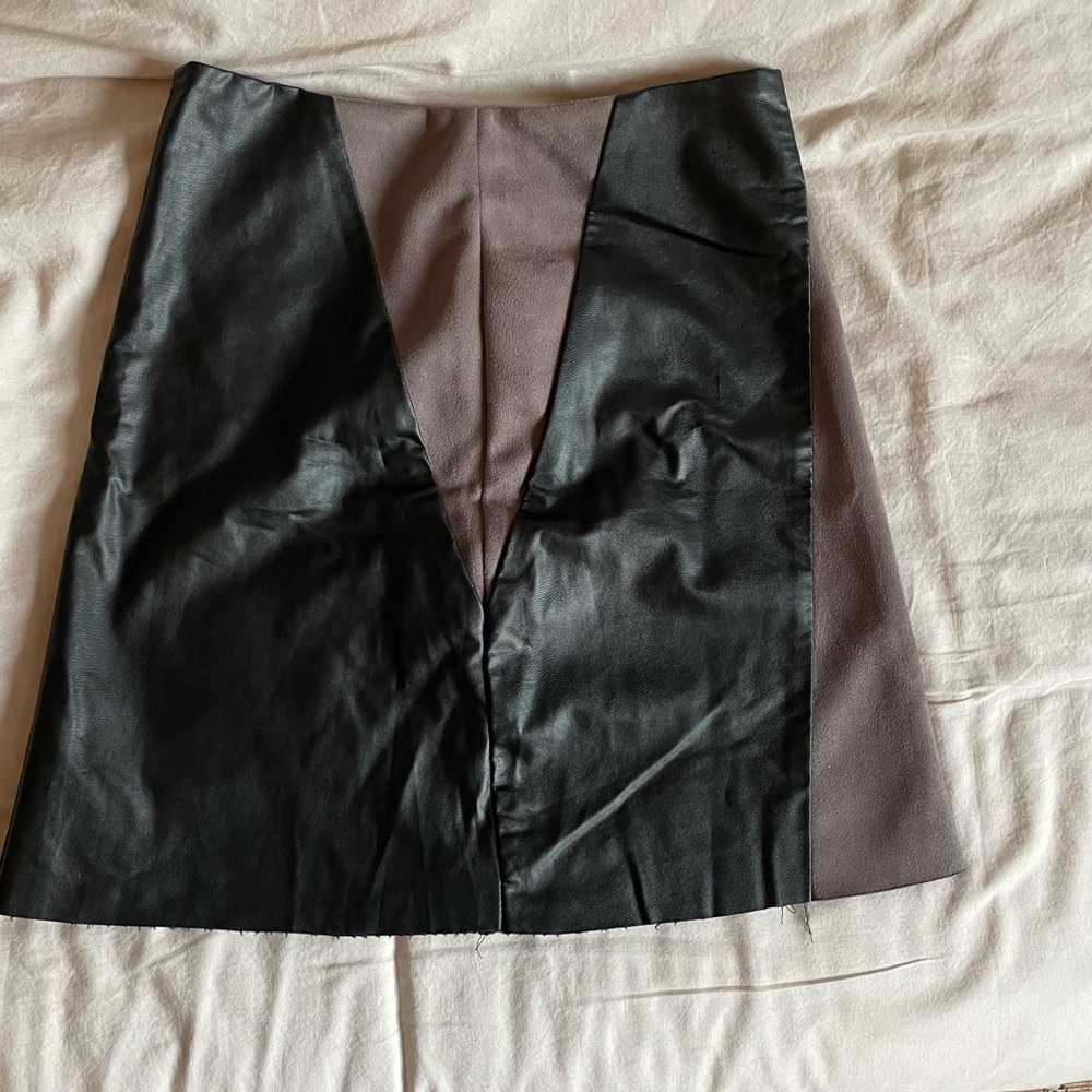 NWT LF faux leather and suede mini skirt 8/small